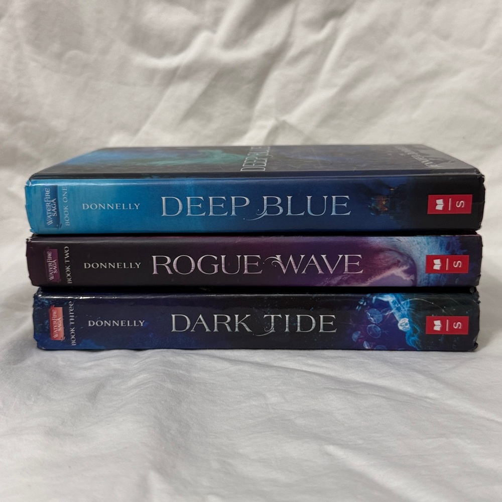 Waterfire Saga: Books 1-3 (Deep Blue, Rogue Wave, Dark Tide)- Jennifer Donnelly - Picture 4 of 13
